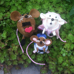 Amazing mouse felted family